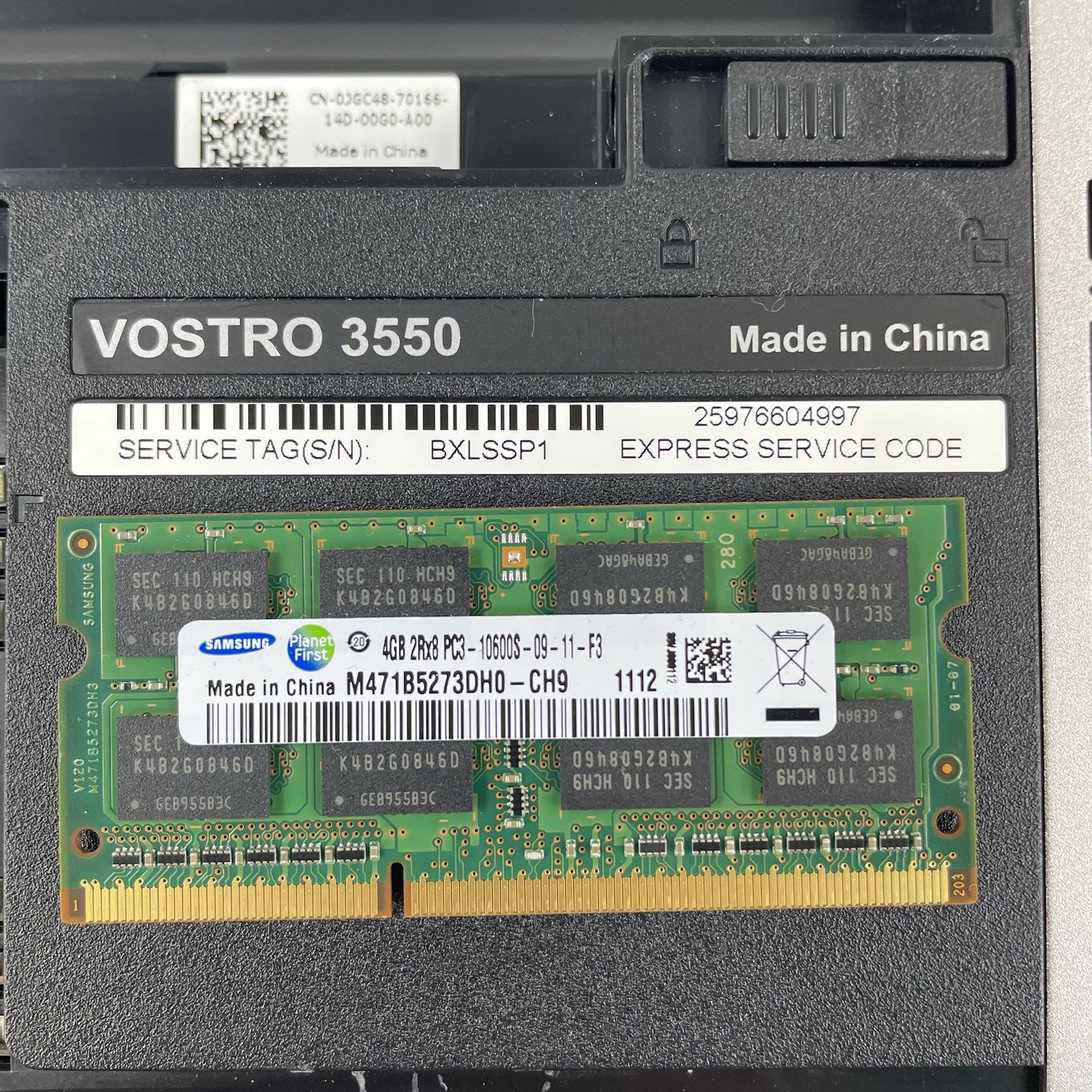 Dell Vostro 3550 15.6″ i3-2310M 2.10 GHz 4 GB RAM No SSD/OS/AC/Battery – Dents